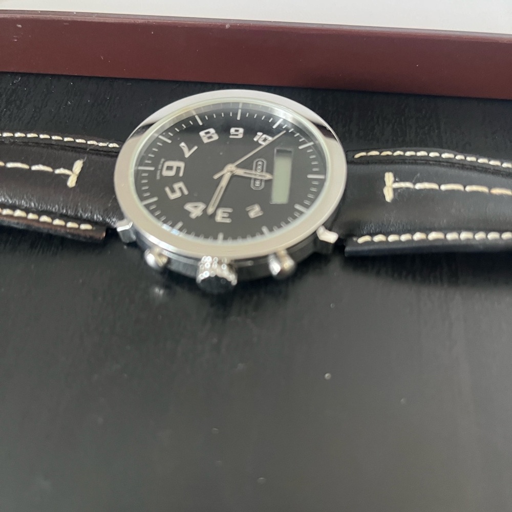 Coach Men's Black Leather Strap Watch
Stainless steel transatlantic watch. - Picture 10 of 14